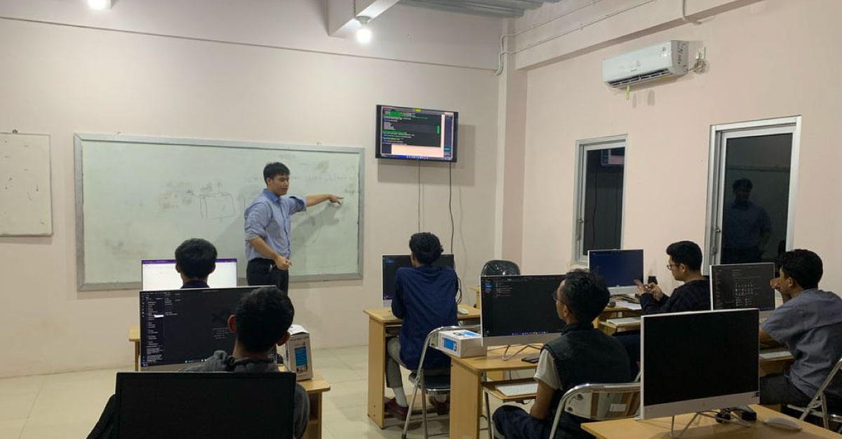 Dosen Praktisi Sudah Mulai Mengajar di Politeknik Takumi