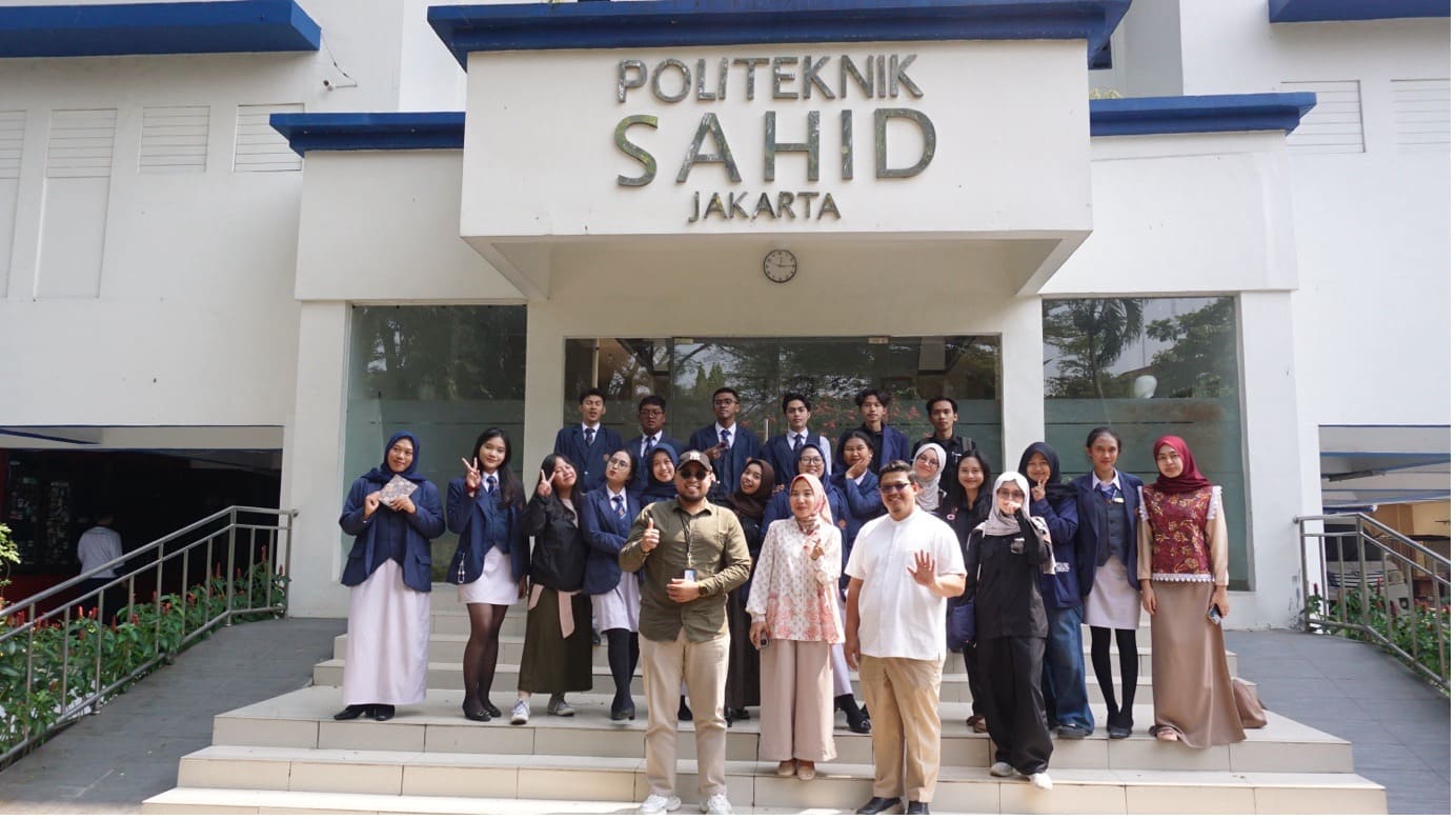 Mahasiswa Bisnis Digital Politeknik Takumi dan Usaha Perjalanan Wisata Politeknik Sahid Perkuat Kompetensi Melalui Inter-University Collaborative Student Presentation